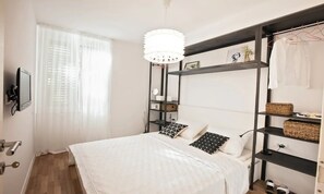 Apartamento estándar | 2 dormitorios, caja fuerte, escritorio y tabla de planchar con plancha