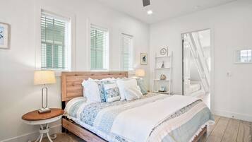 3 bedrooms, iron/ironing board, internet, bed sheets