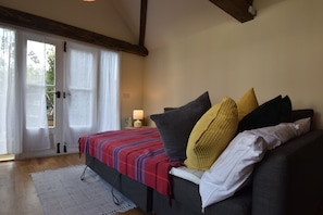 Free WiFi, bed sheets - Applecote is a unique couples retreat only a short walk from the centre of Rye (Playden, Rye)