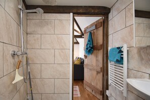 Dusche, Handtücher, Seife, Toilettenpapier