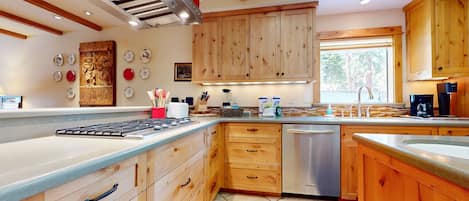 Condo, 5 Bedrooms | Private kitchen