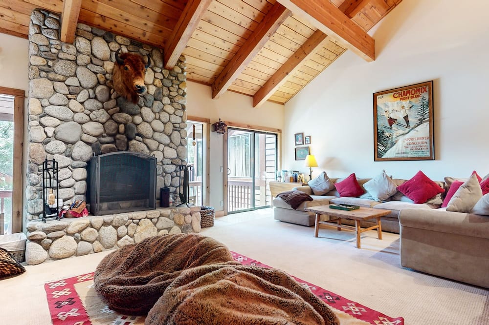 Val DIsere 9 Spacious and Walk to The Village, Washer Dryer, Gas Grill, Master Suites and More by RedAwning - June Lake, CA