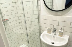 Combined shower/bathtub, hair dryer, towels, soap