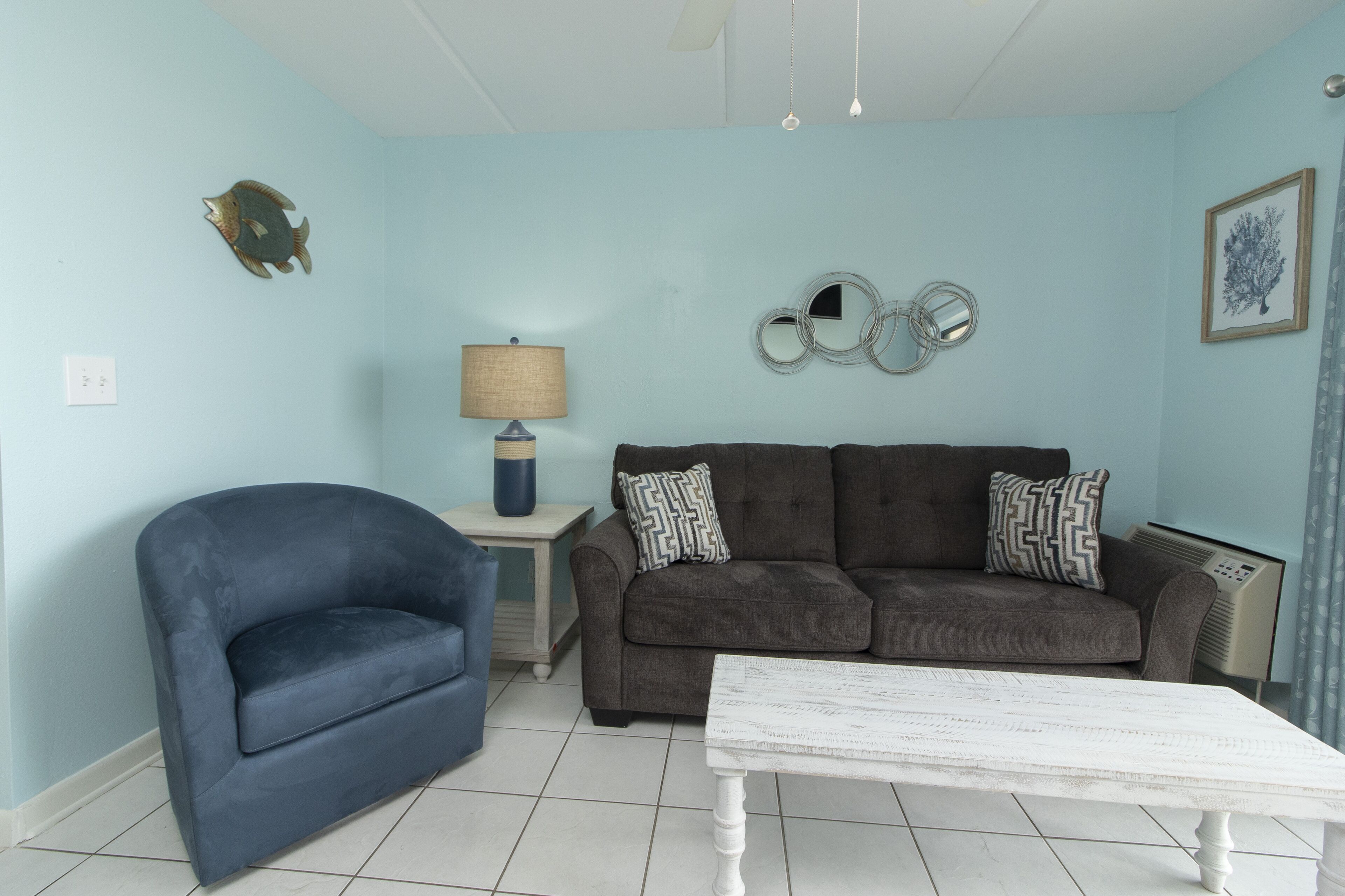 Beachers 206: Oceanfront, Steps To Pool, Pet Friendly - Crescent Beach, FL