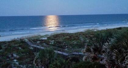 Wonderful updated oceanfront 1 bedroom condo!