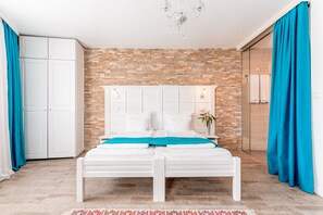 Minibar, in-room safe, desk, soundproofing - Hotel-Restaurant Kriva Cuprija (Mostar)