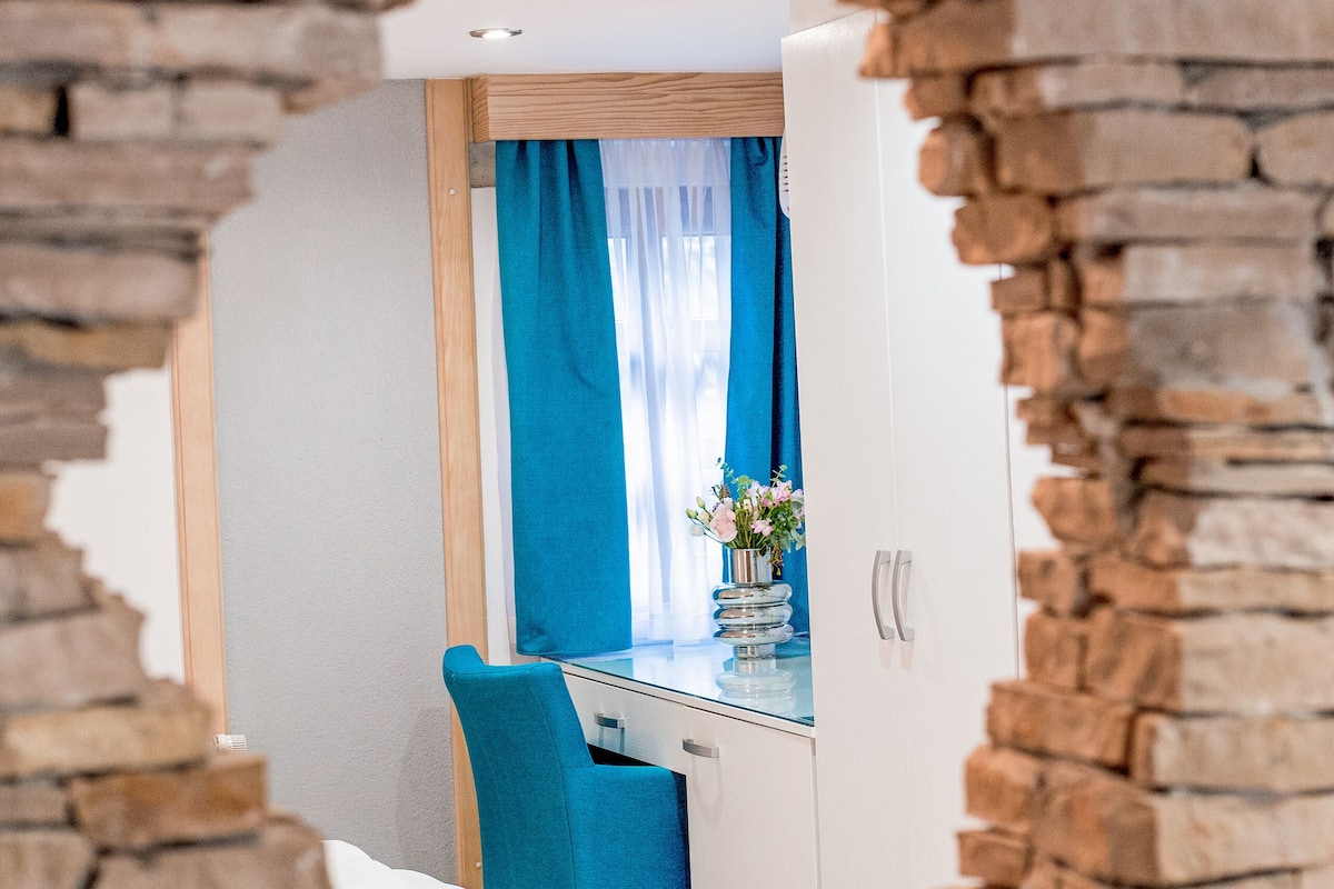 standard quadruple room | 1 bedroom, minibar, in-room safe, desk