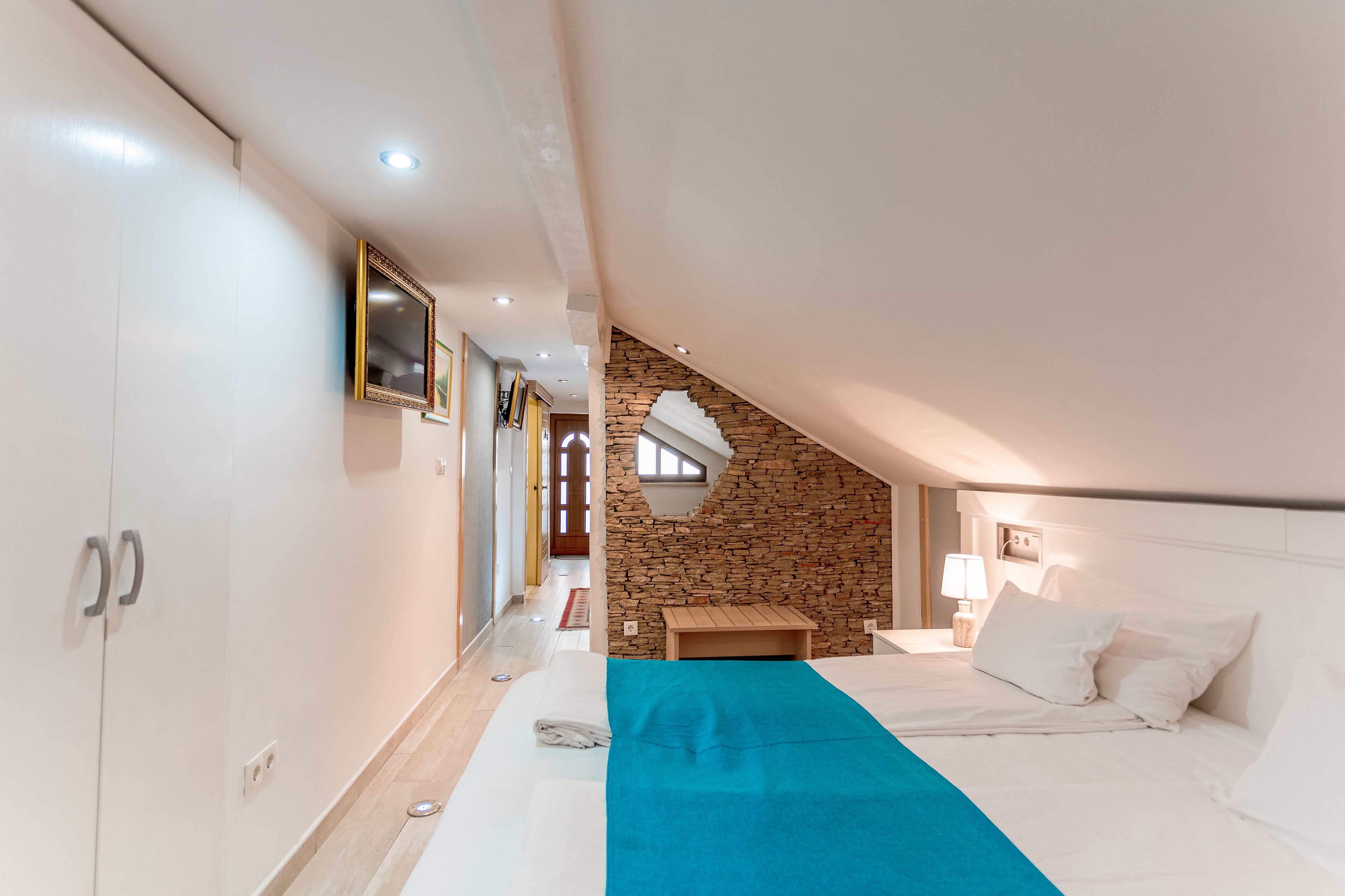 standard quadruple room | 1 bedroom, minibar, in-room safe, desk