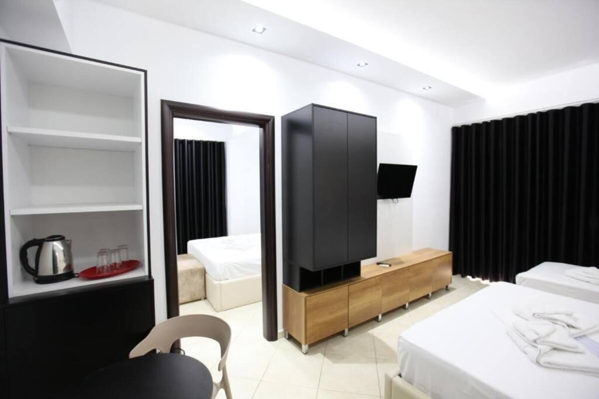 Hypo-allergenic bedding available, desk, cribs (surcharge), WiFi (free)