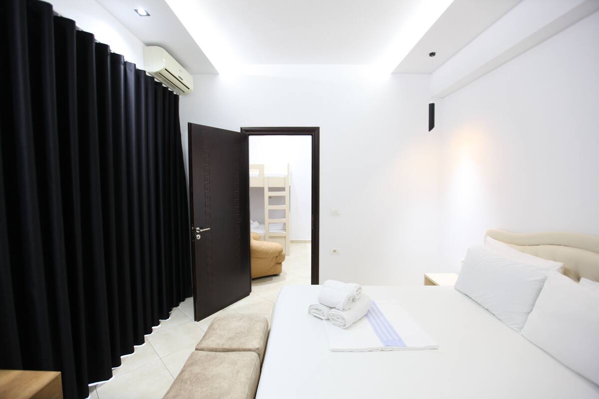 Family Studio | Hypo-allergenic bedding available, desk, cribs (surcharge), WiFi (free)