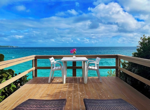 Deck Overhangs Ocean, Walk to Beaches/Bars/Restaurants, WiFi, On-site Parking