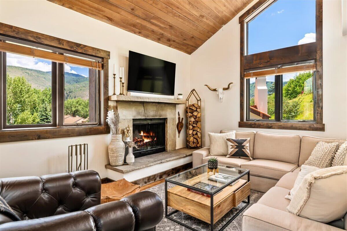 TV, fireplace, Netflix, Hulu