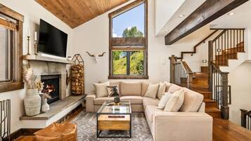 TV, fireplace, Netflix, Hulu