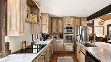 Refrigerador, microondas, horno, placa de cocina