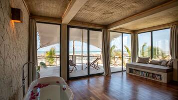 Deluxe Double Room | Minibar, in-room safe, free WiFi, bed sheets