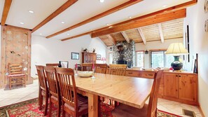Dining - 5-Star Luxury Home. Across from The Village. Gas Grill, Game Room, Wash/Dryer (Mammoth Lakes)
