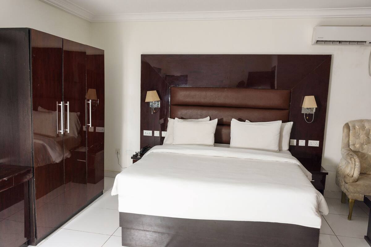 Comfort Room | Desk, free WiFi, bed sheets