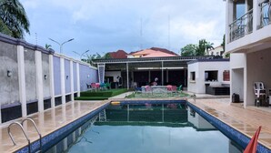 Outdoor pool - Predia Hotel and Suites (Enugu)