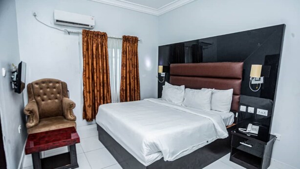 Executive Room | Desk, WiFi (free), bed sheets - Predia Hotel and Suites (Enugu)