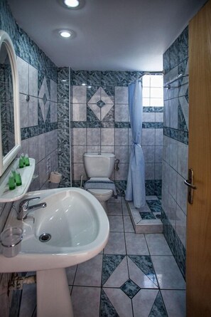 Bathroom - Bali Dorian Apartments (Mylopotamos)
