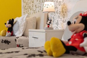6 slaapkamers, een strijkplank/strijkijzer, gratis wifi, beddengoed