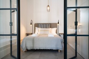 1 bedroom, iron/ironing board, travel cot, WiFi - AMY PORTO - Stylish Apartment right in the City Center (Porto)