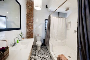 Bathroom - The Pub with Private Yard & Parking, Near the Falls & Casino by Niagara Hospitality (Niagara Falls)