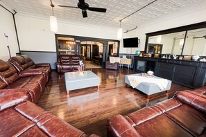 Grand House | Living area - The Pub with Private Yard & Parking, Near the Falls & Casino by Niagara Hospitality (Niagara Falls)