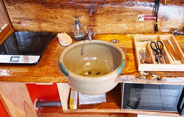 雪櫃、微波爐、廚房用具/餐具/器皿