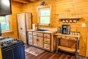 Fridge, microwave, oven, stovetop - Deer Creek Luxury Cabin | Hot Tub | Sport Court (Fresno)