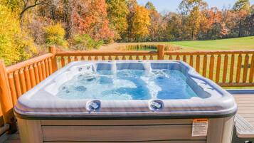 Tina de hidromasaje al aire libre