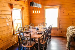 Dining - Deer Creek Luxury Cabin | Hot Tub | Sport Court (Fresno)