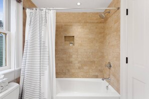 Haartrockner, Seife, Shampoo, Toilettenpapier