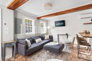 TV, offices - Only 3 Blocks from King | Backyard! | The Felix (Charleston)