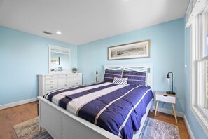 2 bedrooms, travel cot, free WiFi, bed sheets