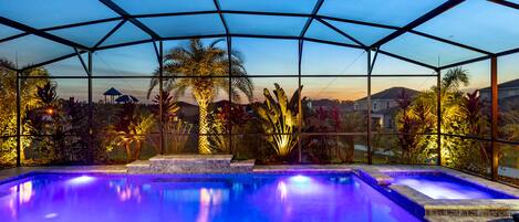 Alberca al aire libre y alberca climatizada