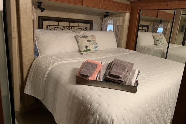 2 bedrooms, pillowtop beds, iron/ironing board, WiFi