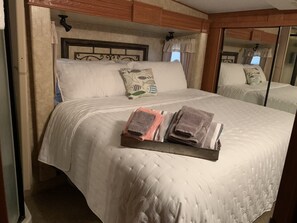 2 soveværelser, senge med topmadrasser, strygejern/strygebræt, Wi-Fi