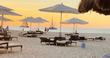 ON EAGLE BEACH Costa Linda Beach Resort