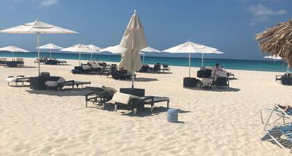 ON EAGLE BEACH Costa Linda Beach Resort