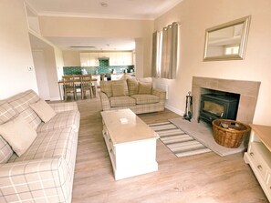 TV - A delightful countryside cottage, with 2 bedrooms, kitchen and bathroom.  (Perth)