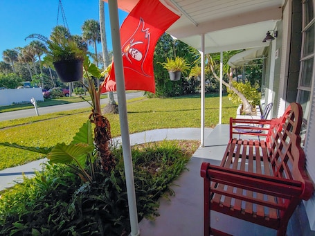 Terrace/patio. Mid Century Charm! KSC,Port Canaveral,Cocoa and Bio-Lume Kayak,Pet Friendly!