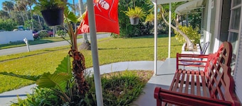 Mid Century Charm! KSC,Port Canaveral,Cocoa and Bio-Lume Kayak,Pet Friendly!