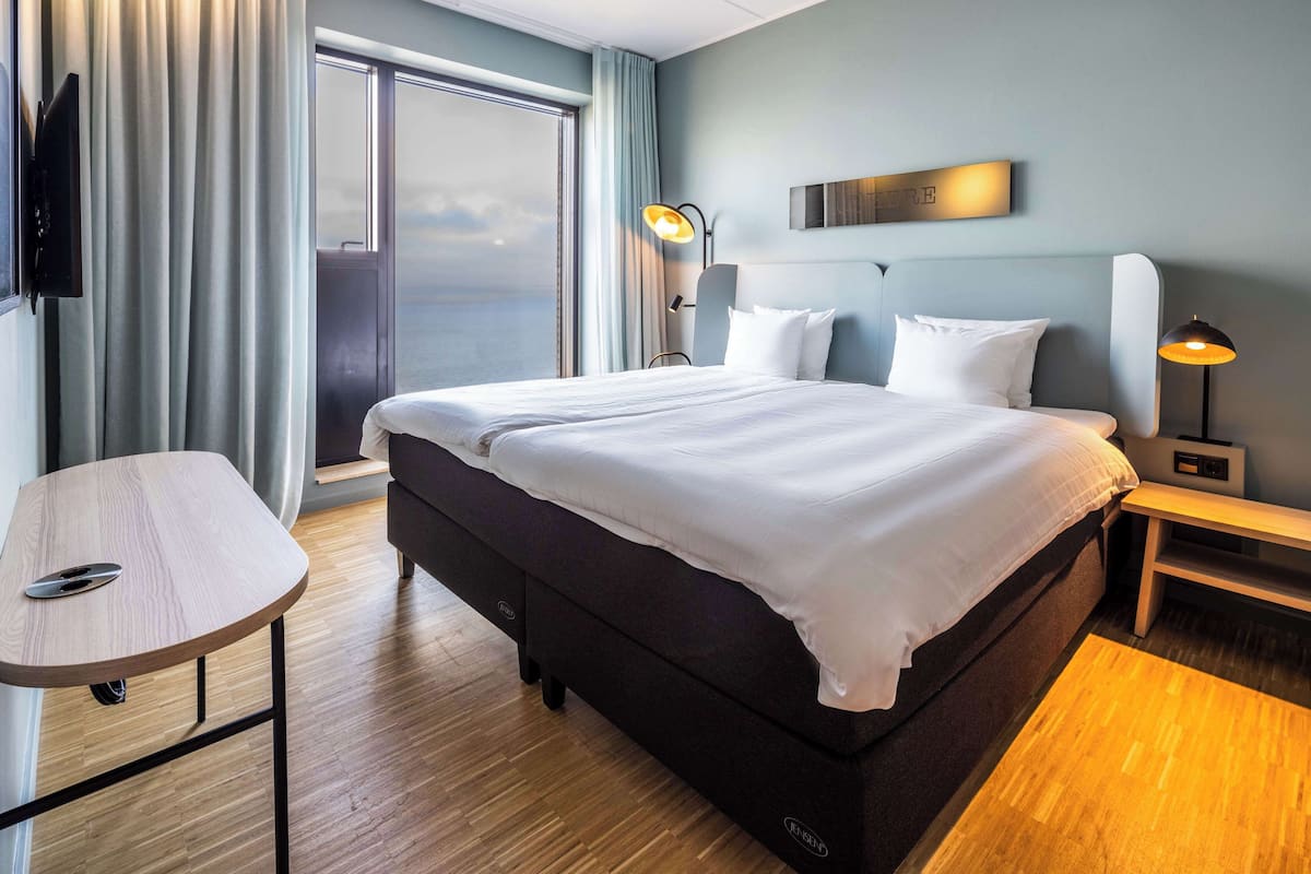 suite (master - wellness & pool excluded) | 1 bedroom, in-room safe, bed sheets