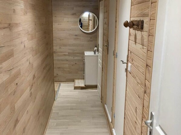 المنشأة من الداخل