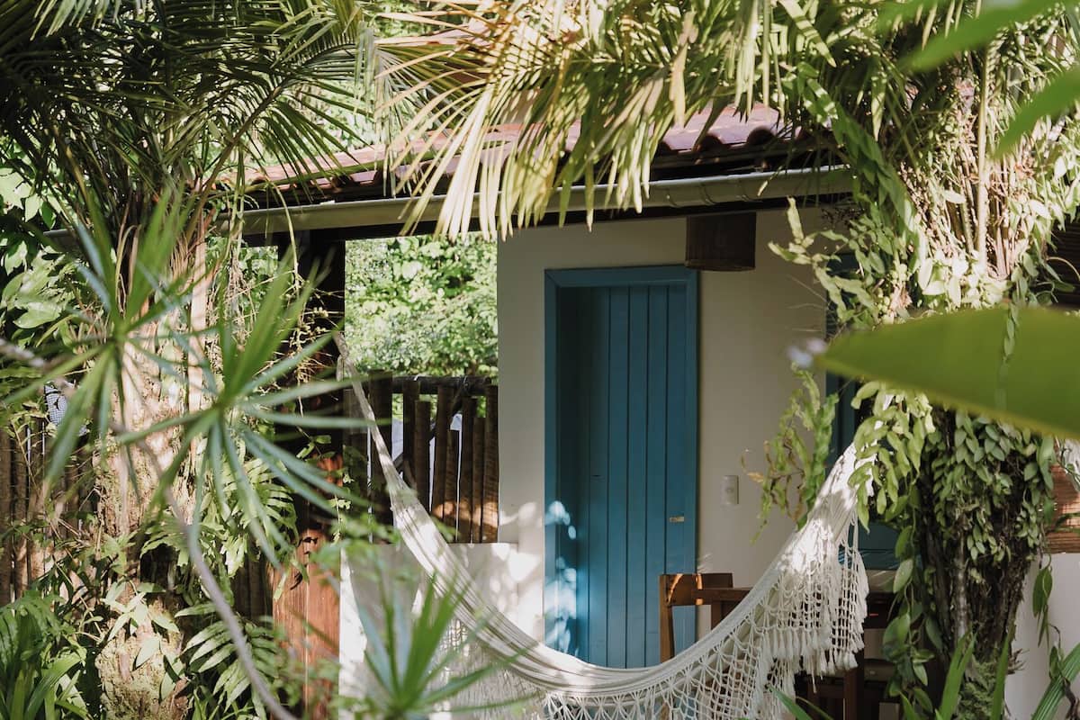 Roupas de cama antialérgicas, frigobar, individualmente mobiliados