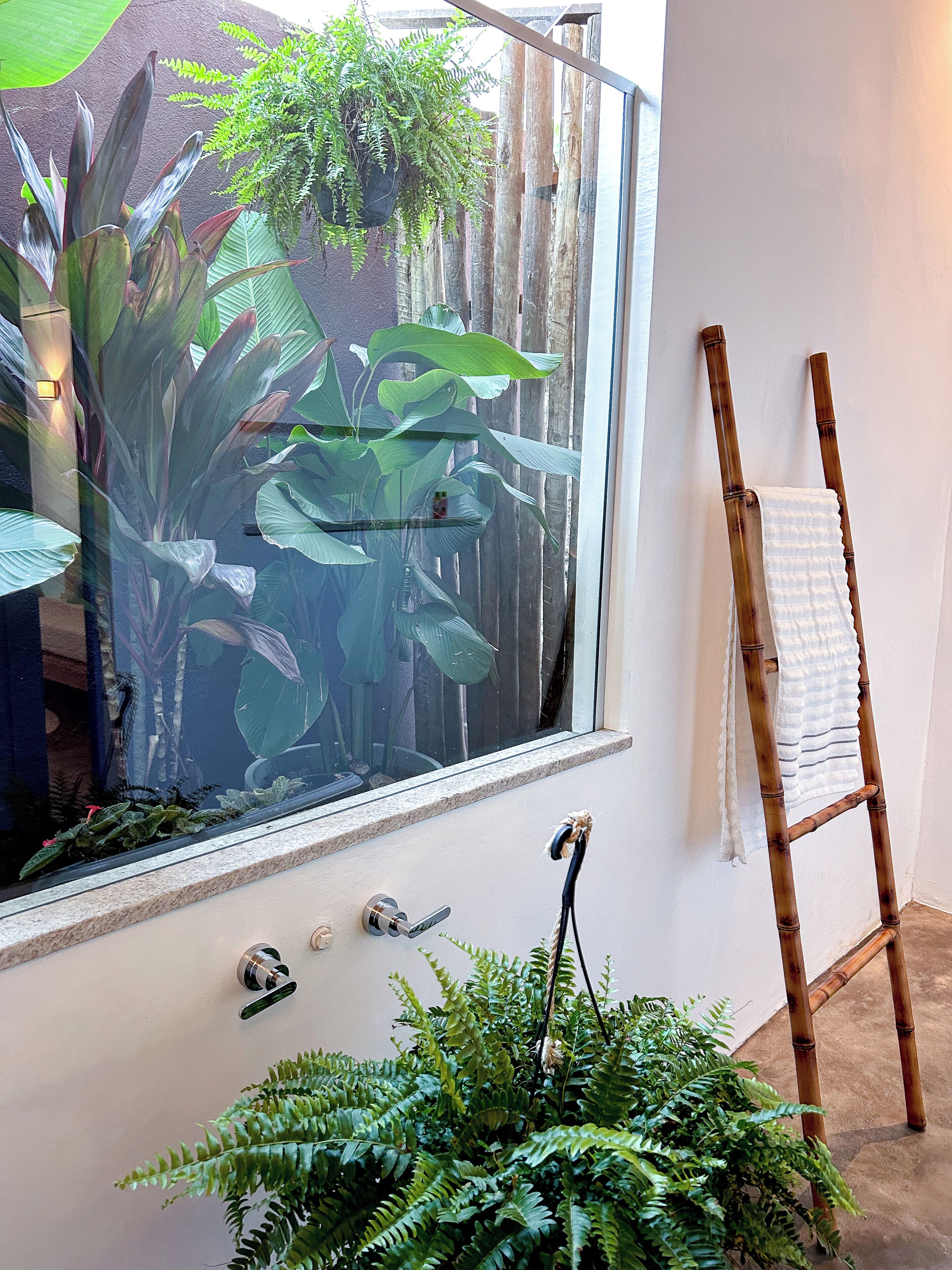 Quarto casal romântico | Banheiro | Chuveiro, secador de cabelo, toalhas de banho 