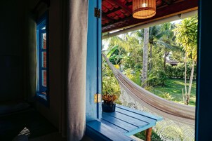 华丽客房 | 防过敏的被褥、迷你吧、特色家居、办公桌