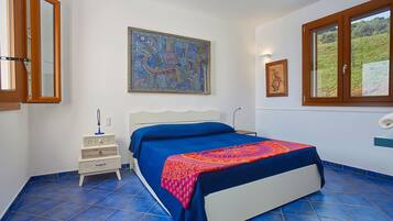 Panoramic Villa, 3 Bedrooms, Private Pool | Peti besi dalam bilik, dihias secara berasingan