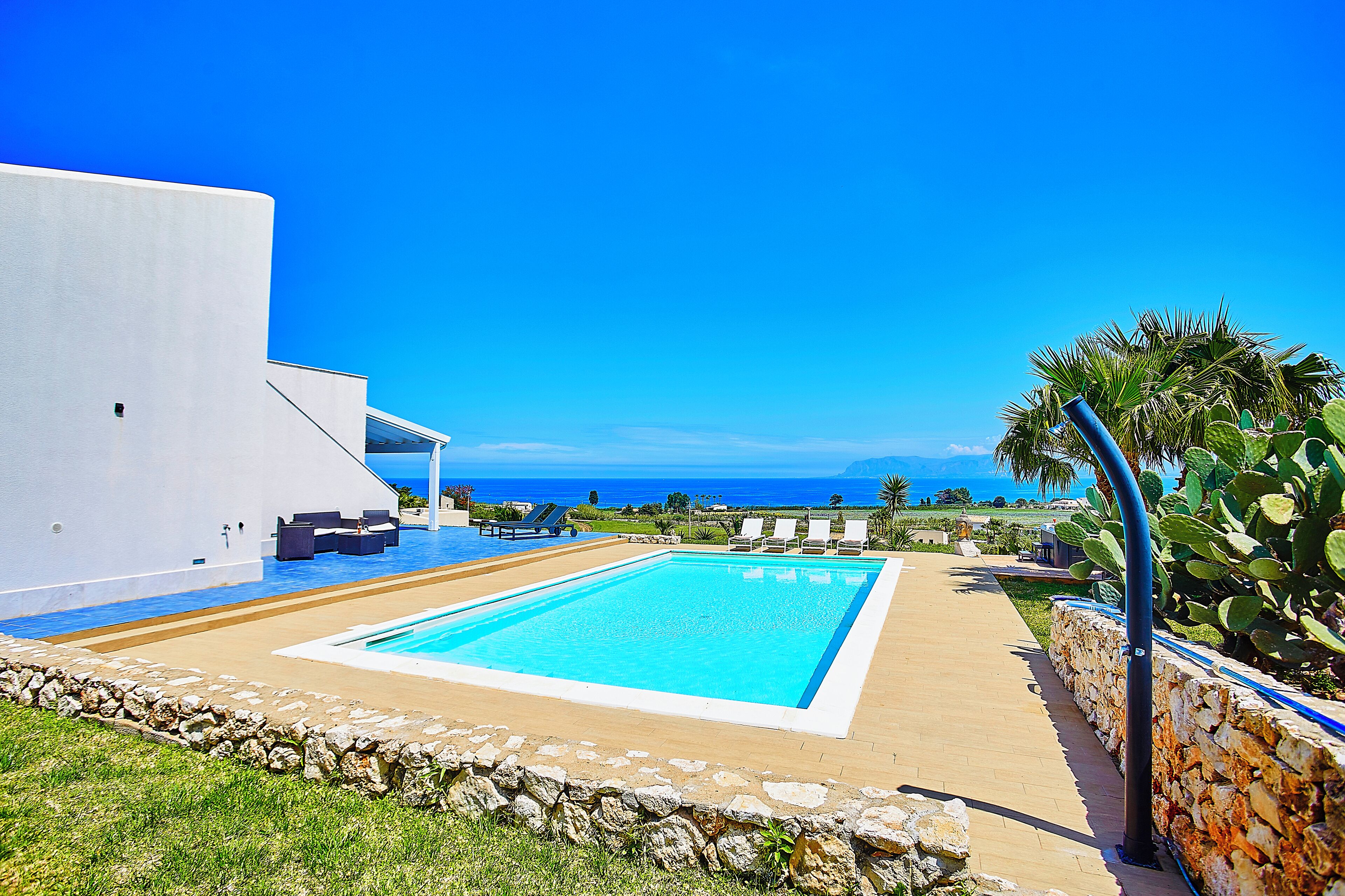 Seasonal outdoor pool, sun loungers